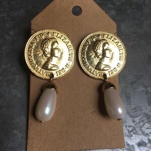 Vintage Monet Coin w/ Faux Pearl Earrings